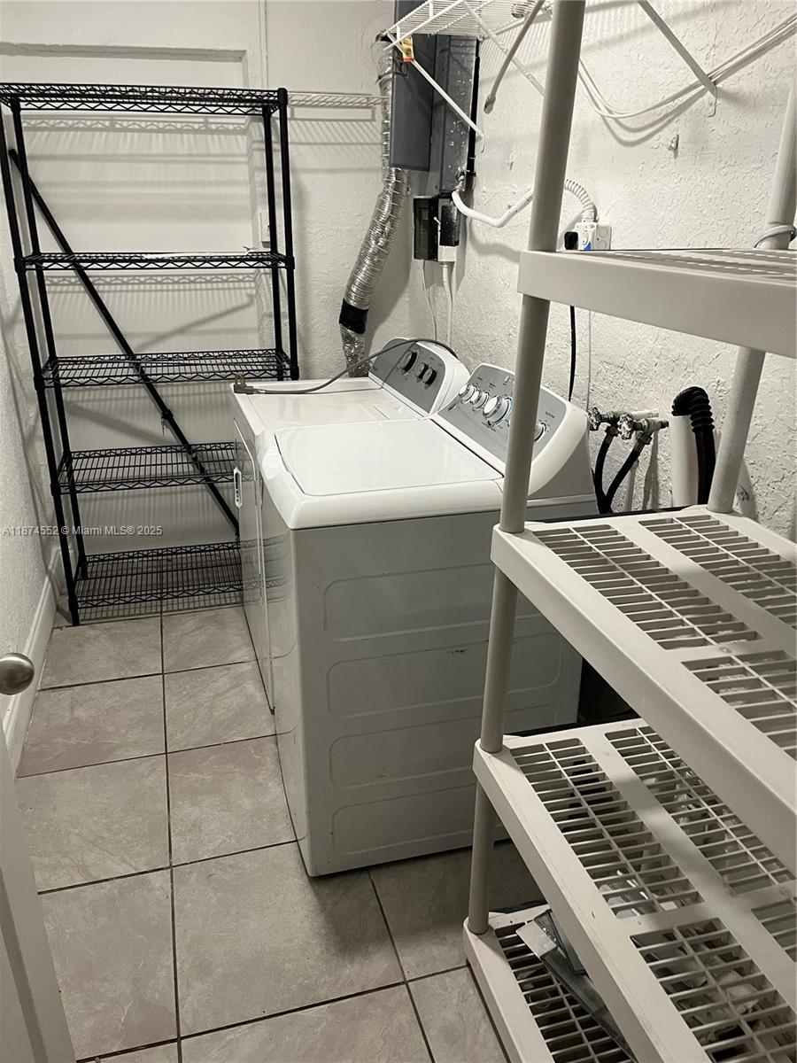 LAUDERDALE VILLAS - Residential