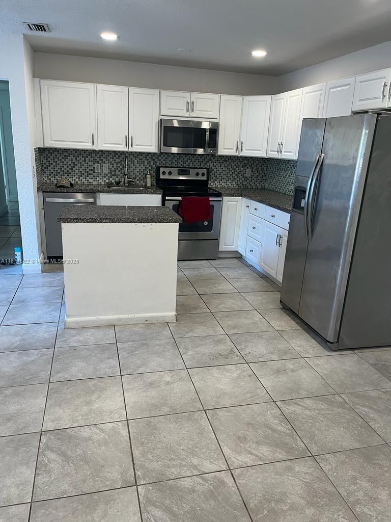 LAUDERDALE VILLAS - Residential