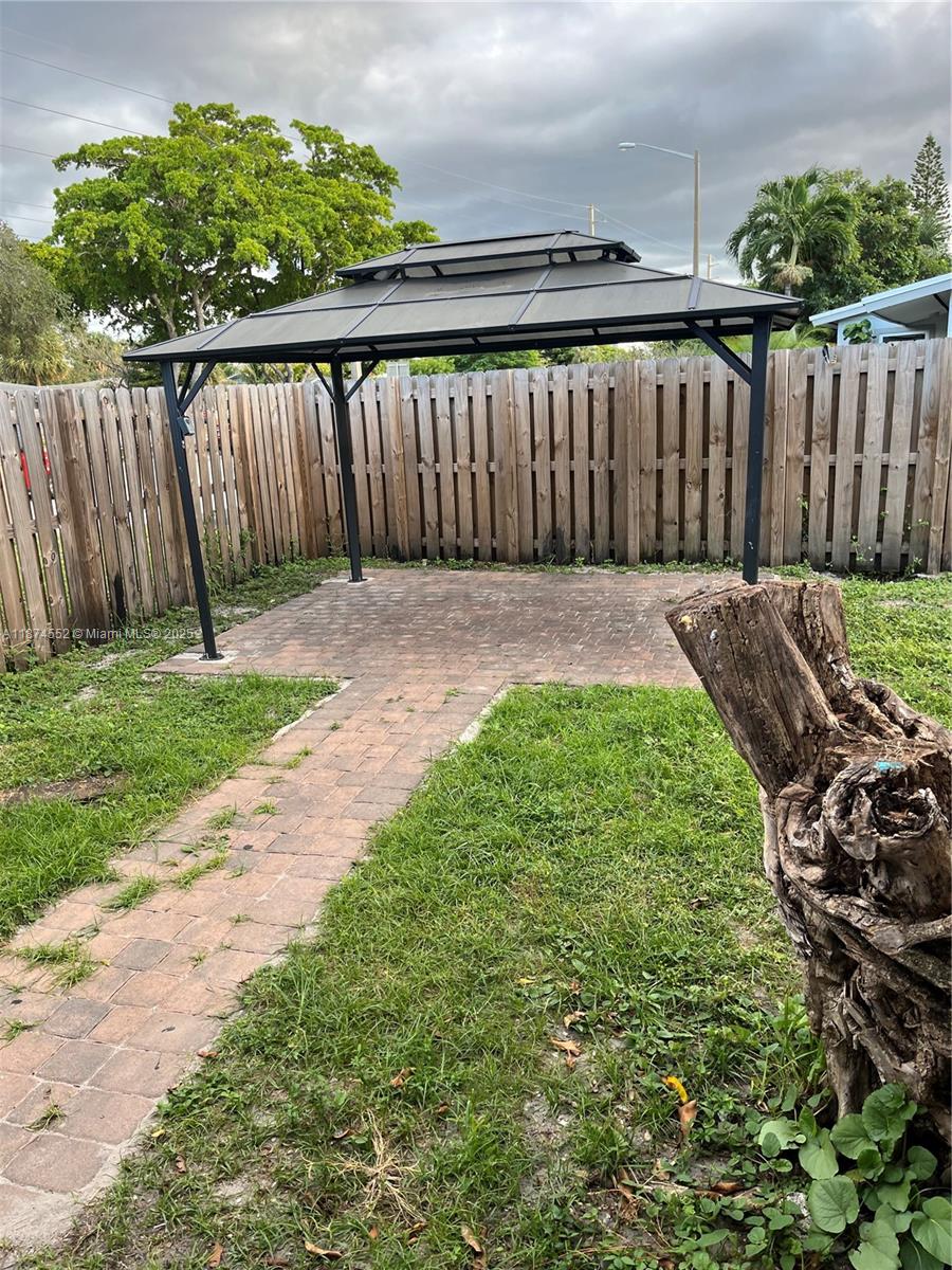 LAUDERDALE VILLAS - Residential