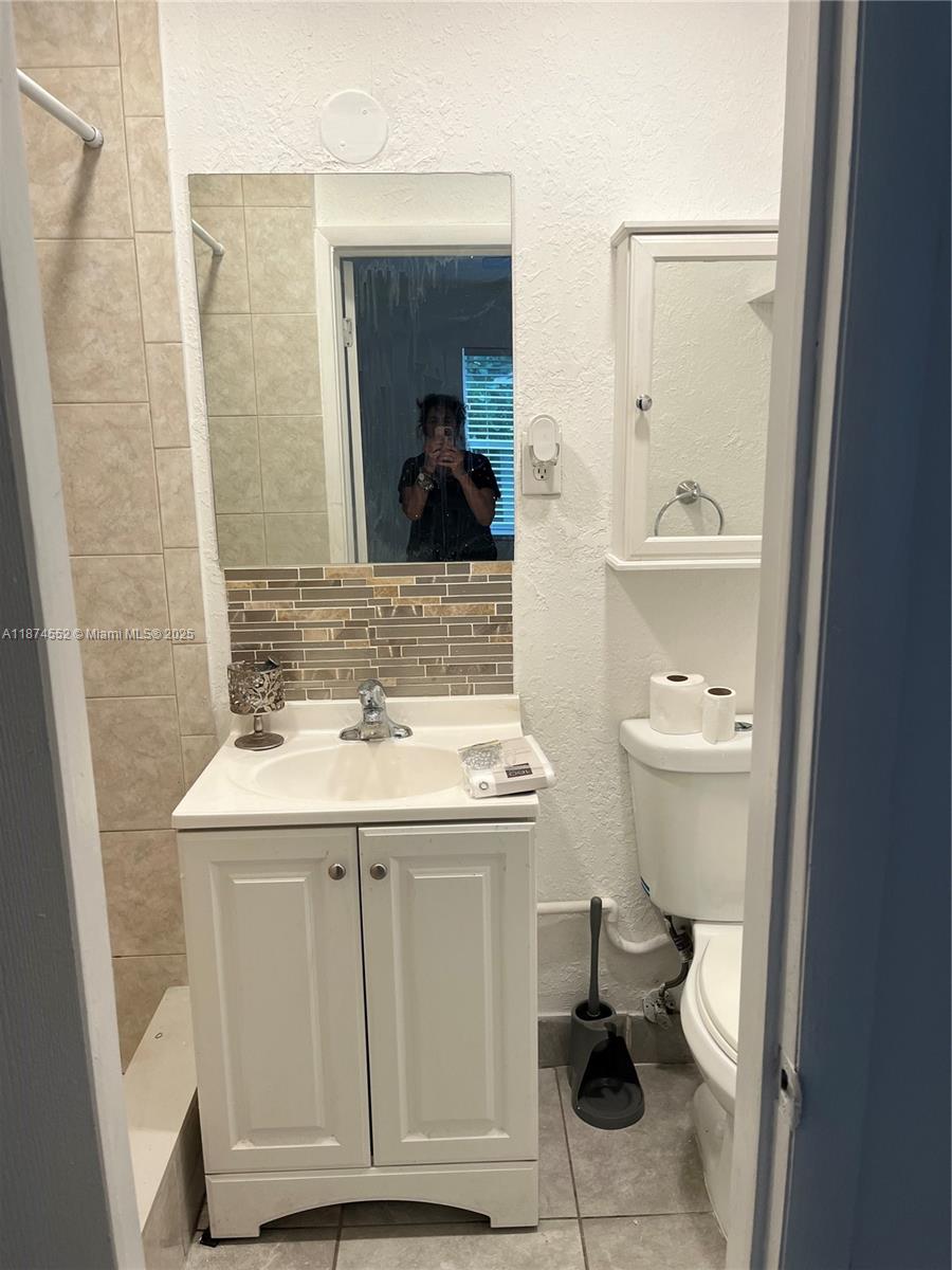 LAUDERDALE VILLAS - Residential