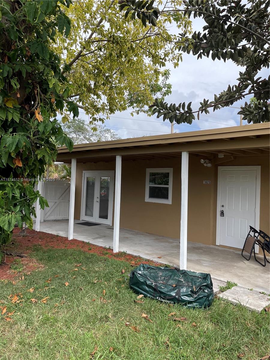 LAUDERDALE VILLAS - Residential