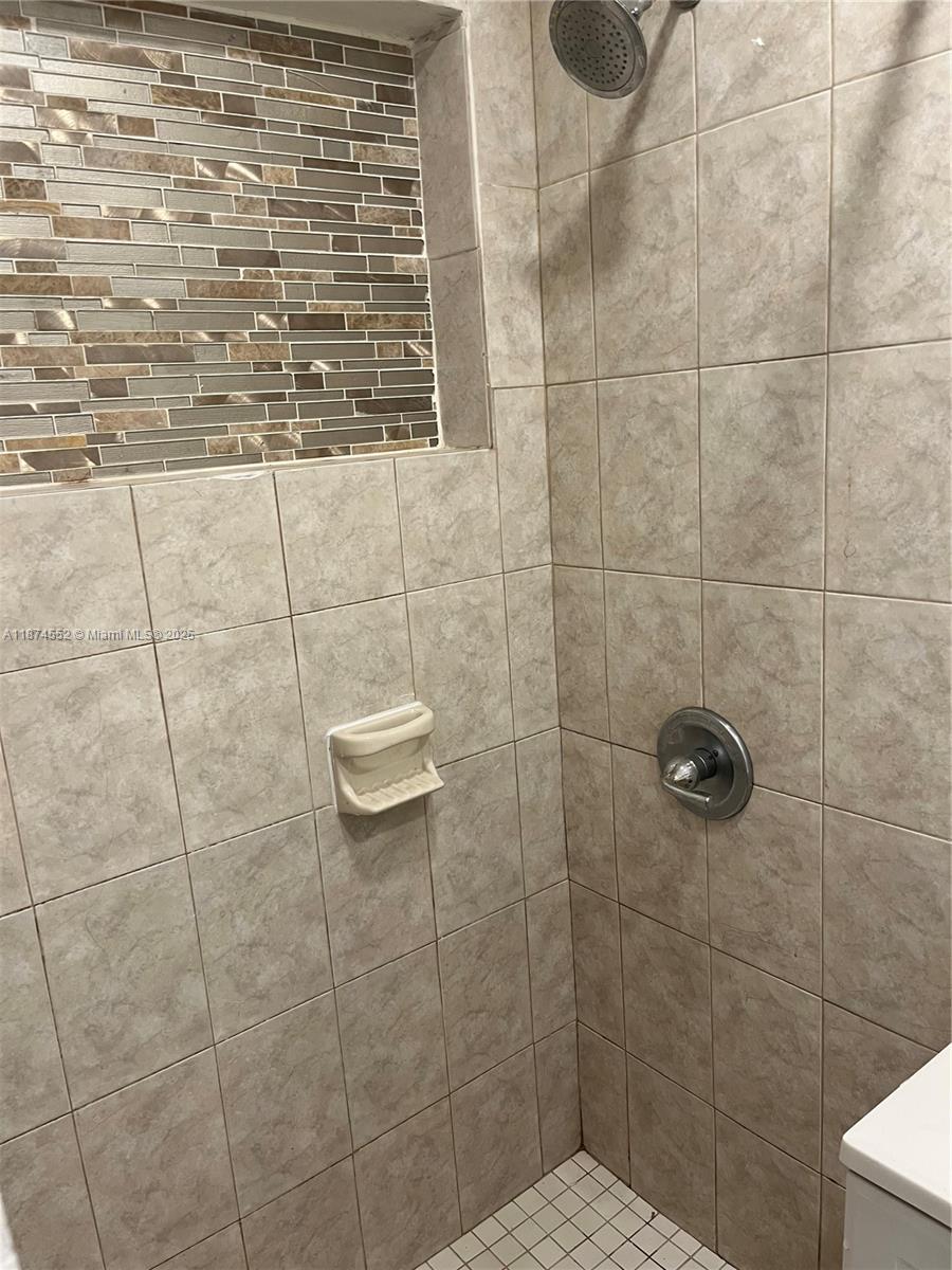 LAUDERDALE VILLAS - Residential