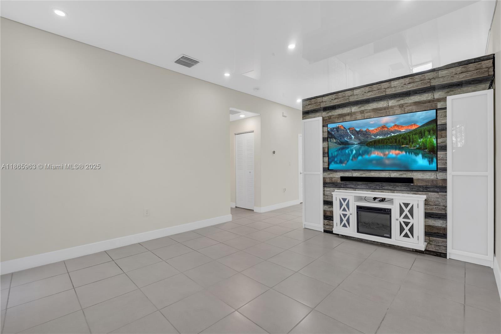 APEX AT PARK CENTRAL COND - Residential