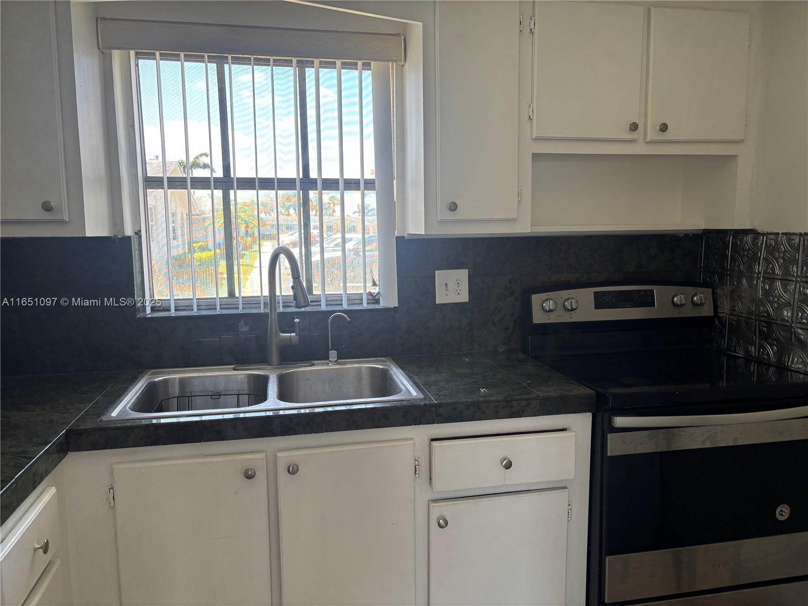 Cresthaven Villas Condo 3 - Residential