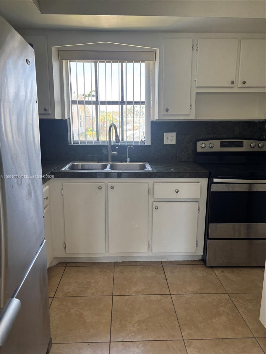 Cresthaven Villas Condo 3 - Residential