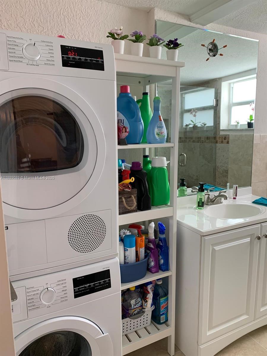 SECOND GULFSTREAM GARDEN - Residential Lease