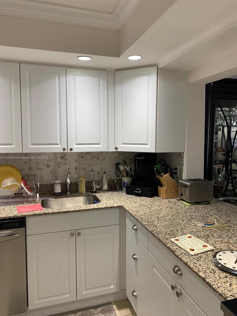 SECOND GULFSTREAM GARDEN - Residential Lease