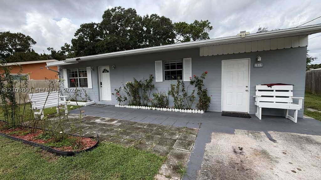 2509 Oleander Blvd