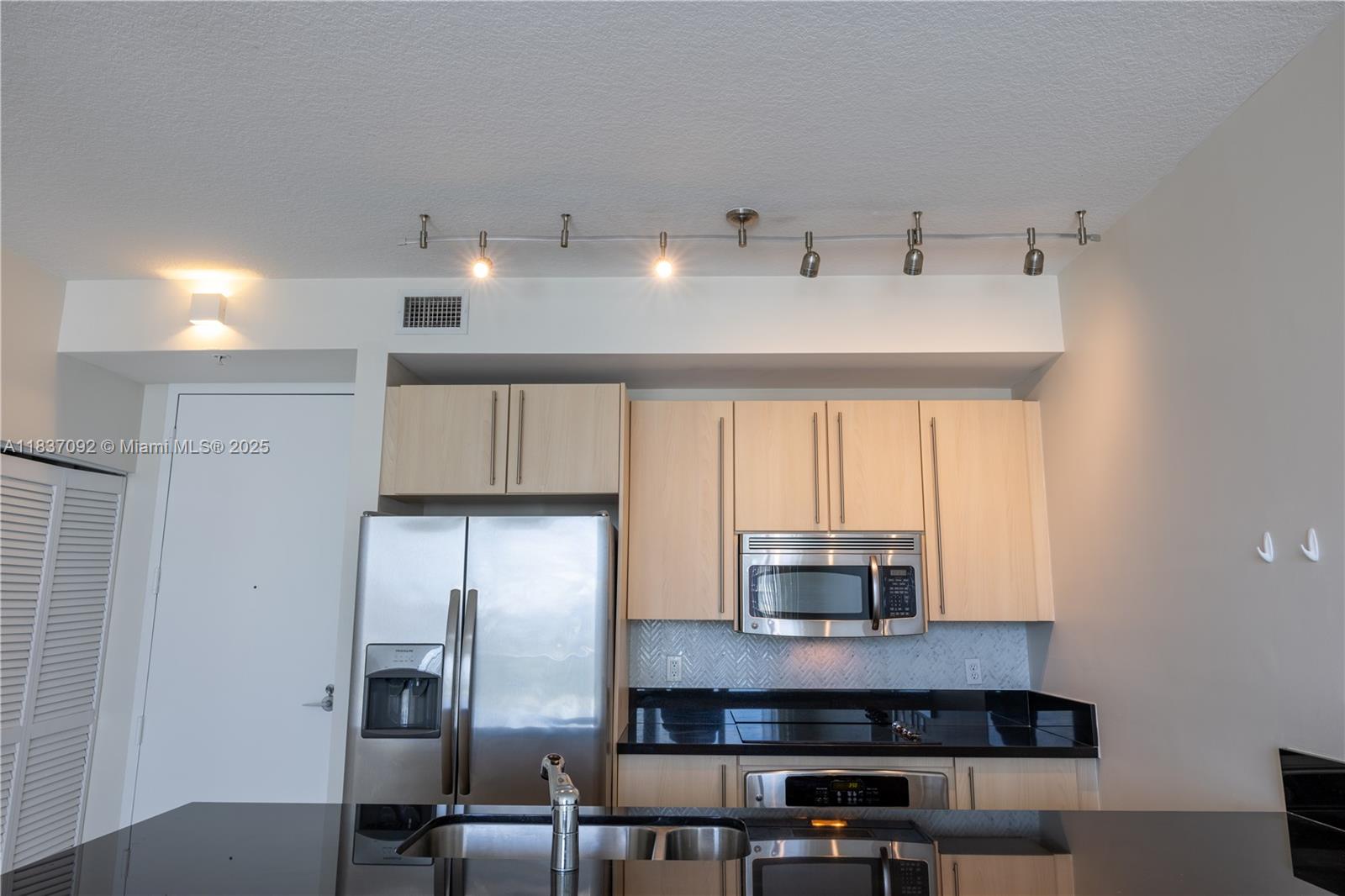 79 SW 12th St 1403-S