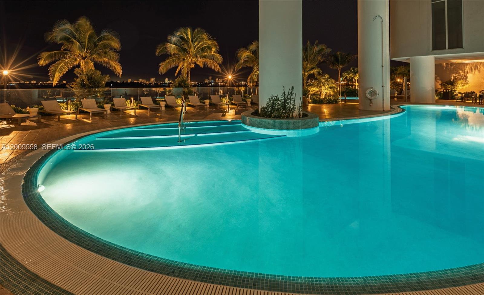 ARIA RESERVE SOUTH CONDO - Residential