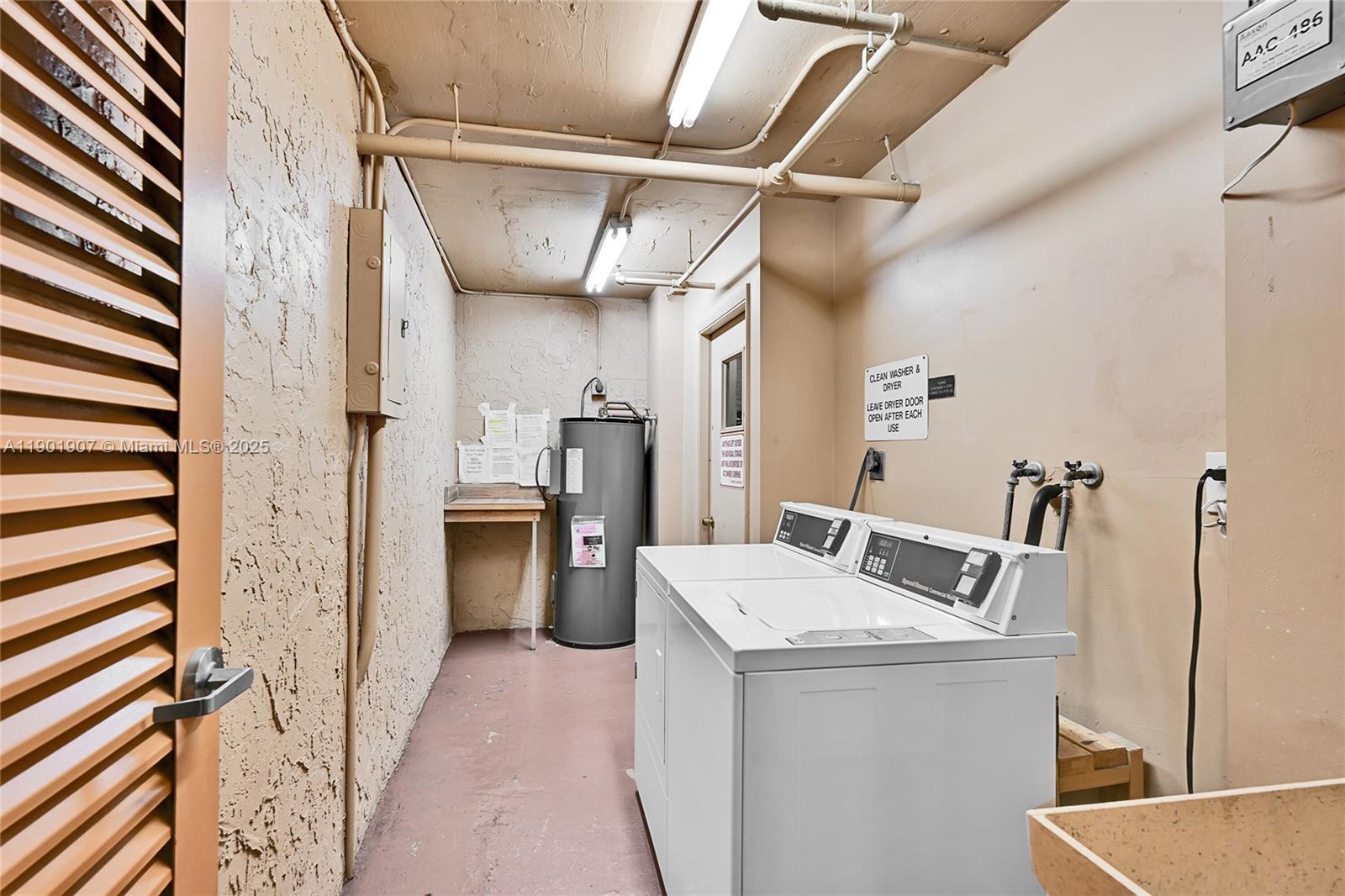 ROLLING HILLS GOLF AND - Residential Lease