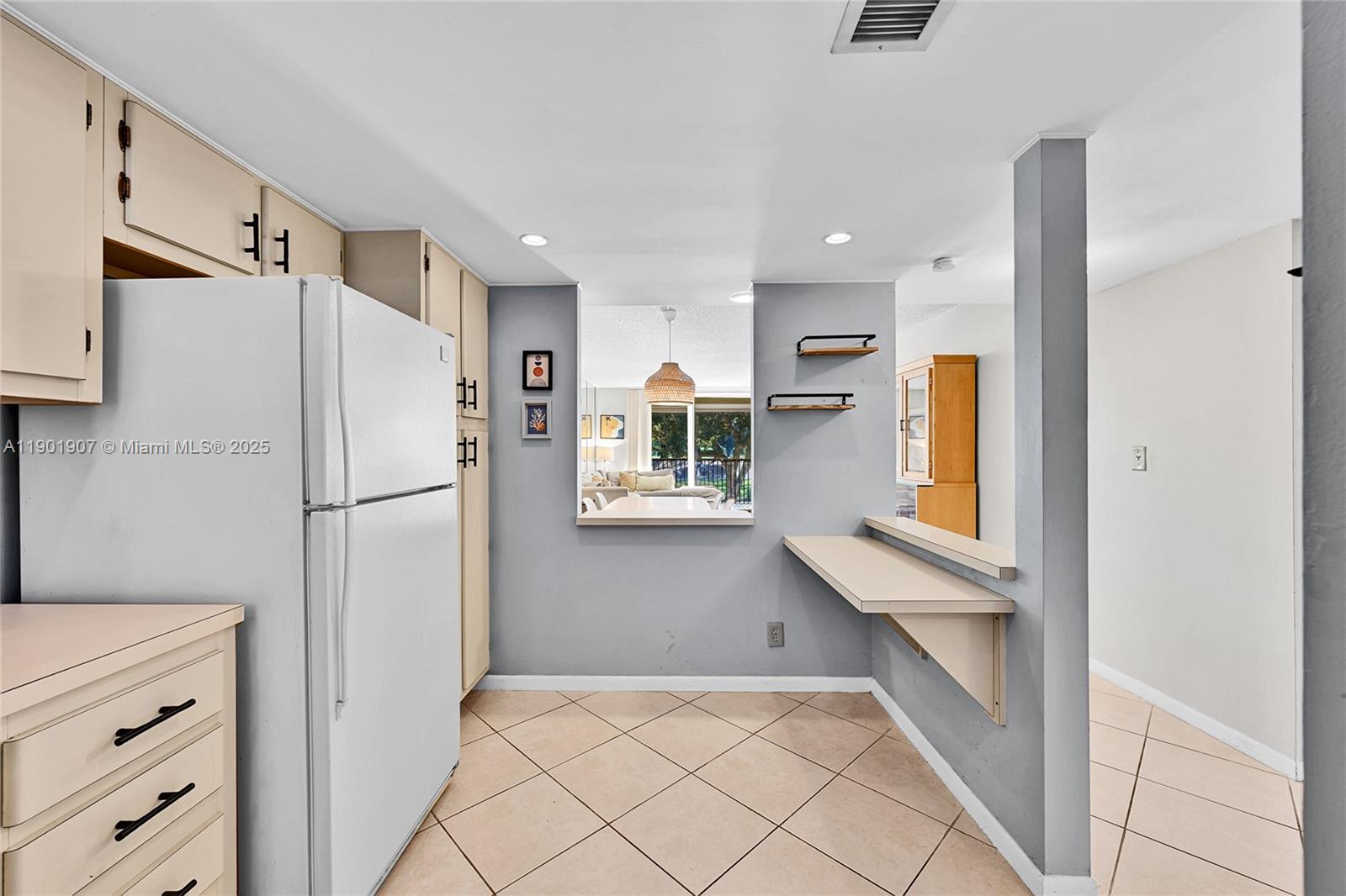 ROLLING HILLS GOLF AND - Residential Lease