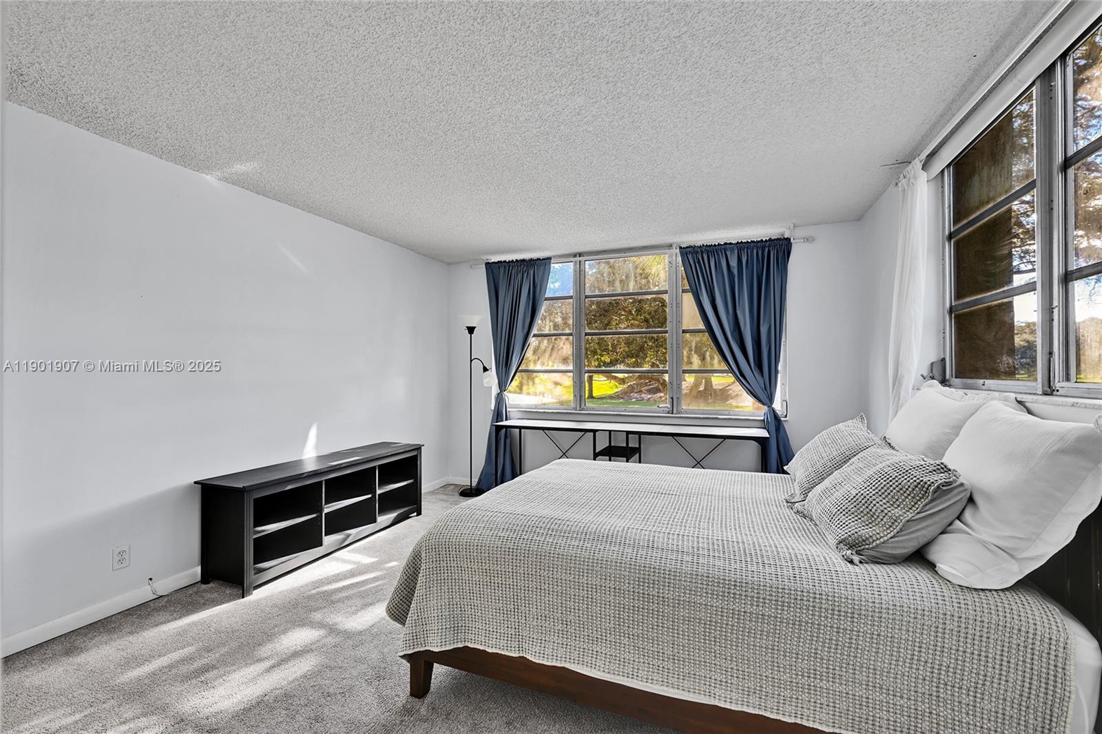 ROLLING HILLS GOLF AND - Residential Lease