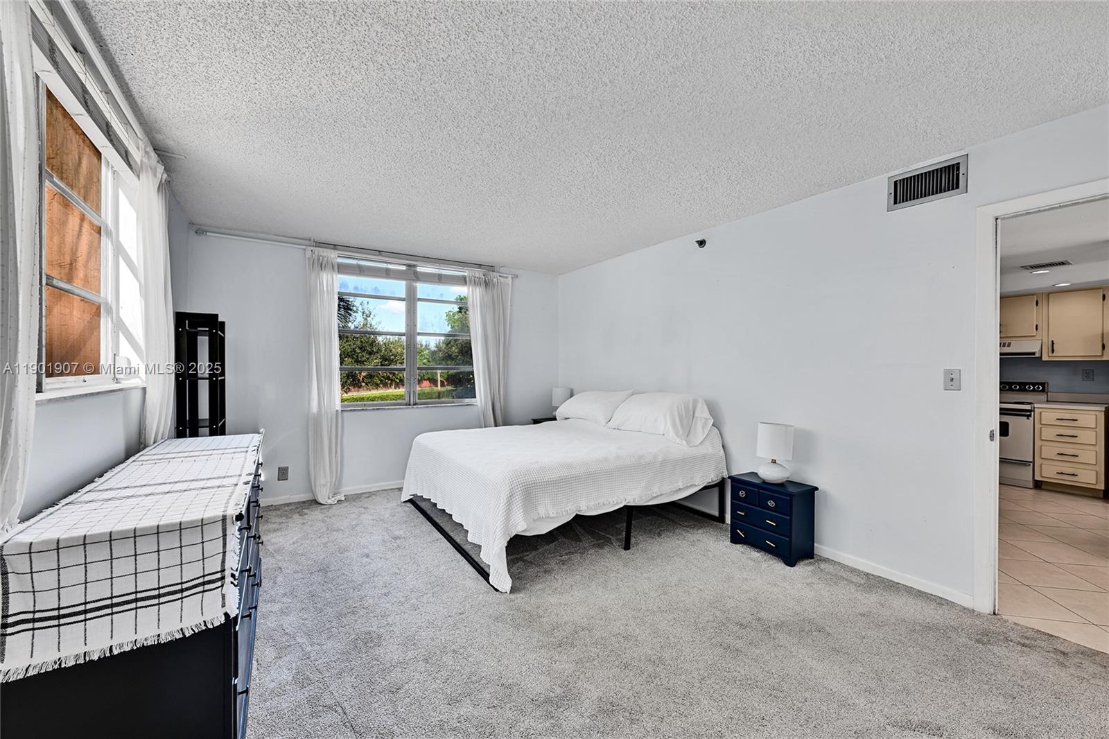 ROLLING HILLS GOLF AND - Residential Lease