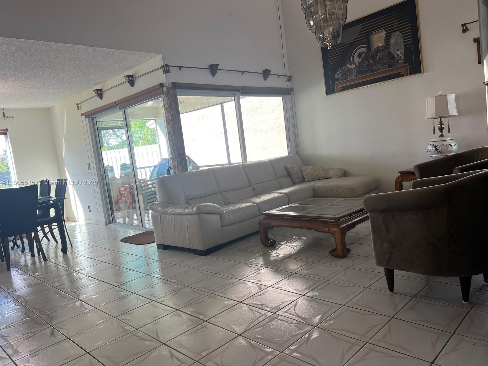 897 NW 97th Ave