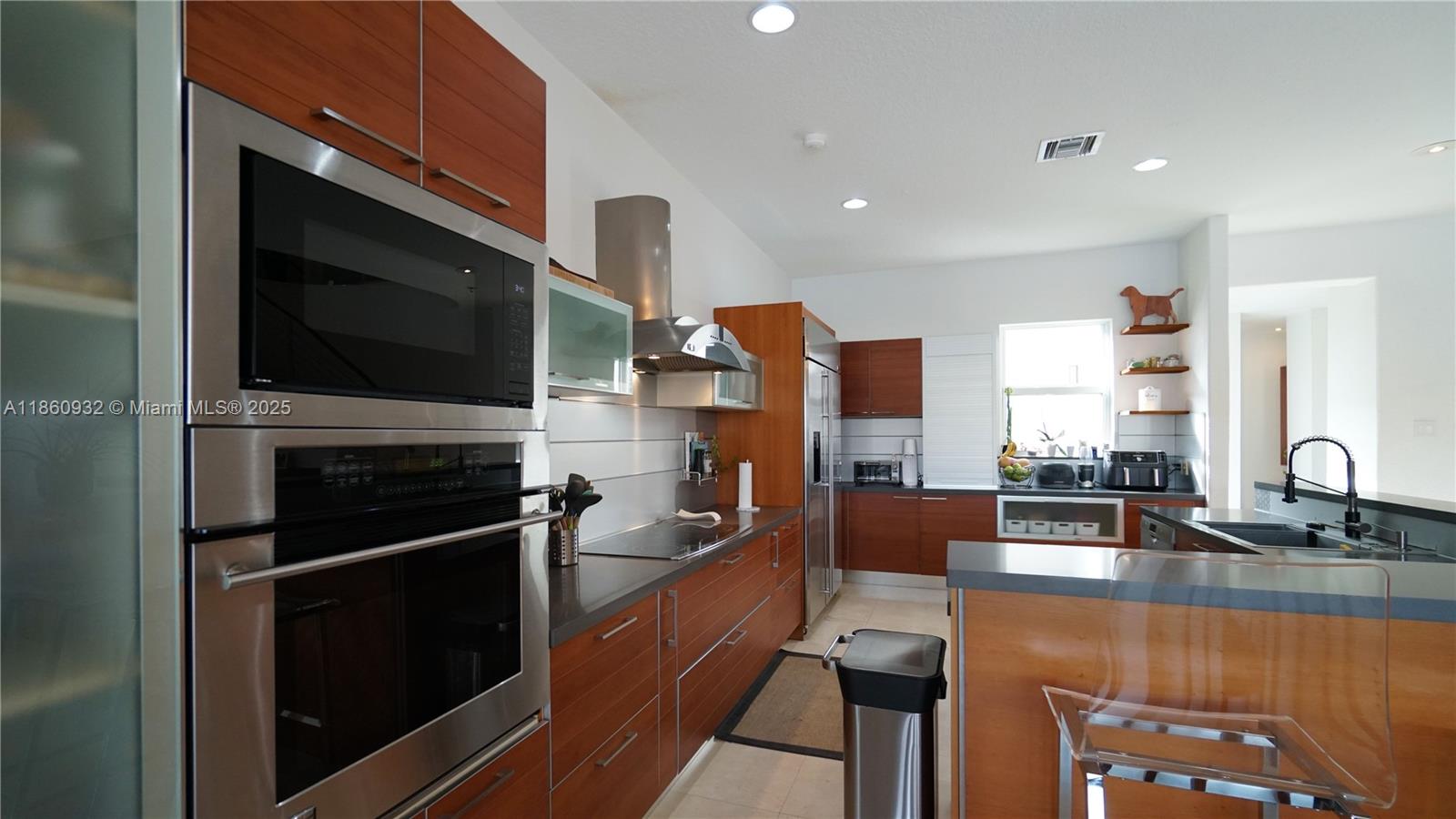 DORAL ISLES MEDITERRANEA - Residential Lease