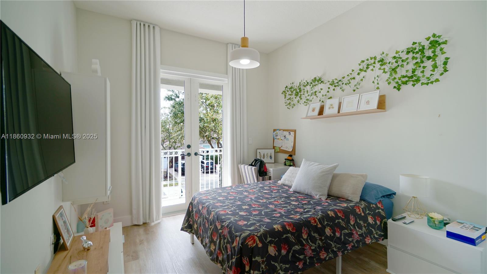 DORAL ISLES MEDITERRANEA - Residential Lease