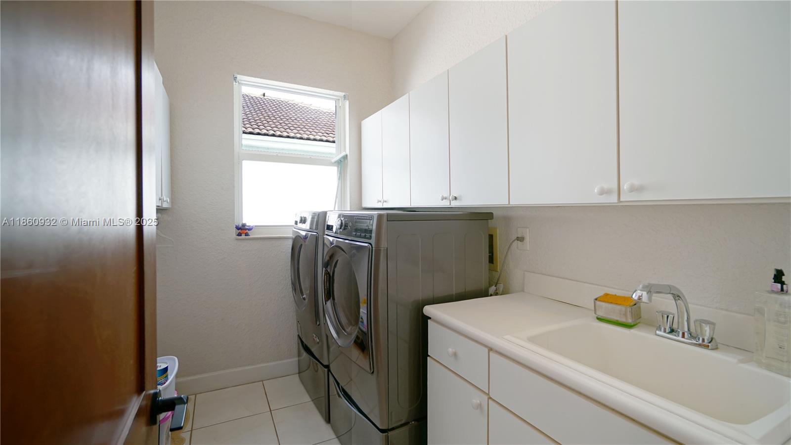 DORAL ISLES MEDITERRANEA - Residential Lease