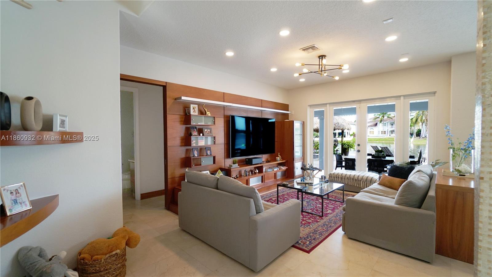 DORAL ISLES MEDITERRANEA - Residential Lease