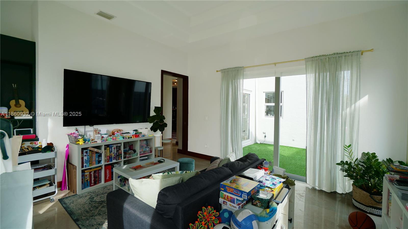 DORAL ISLES MEDITERRANEA - Residential Lease