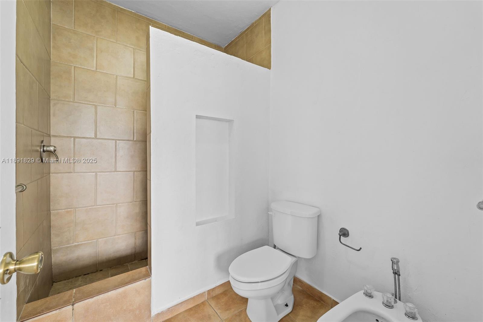 ANCHORAGE AT MIAMI LAKES - Residential