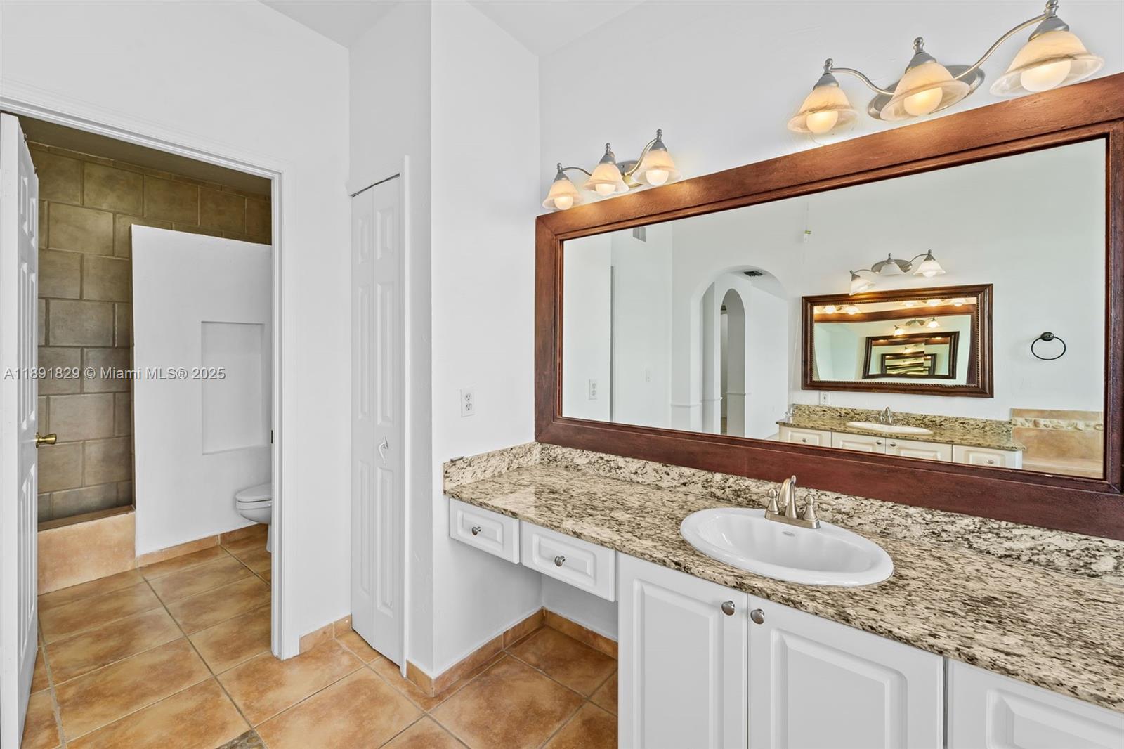 ANCHORAGE AT MIAMI LAKES - Residential