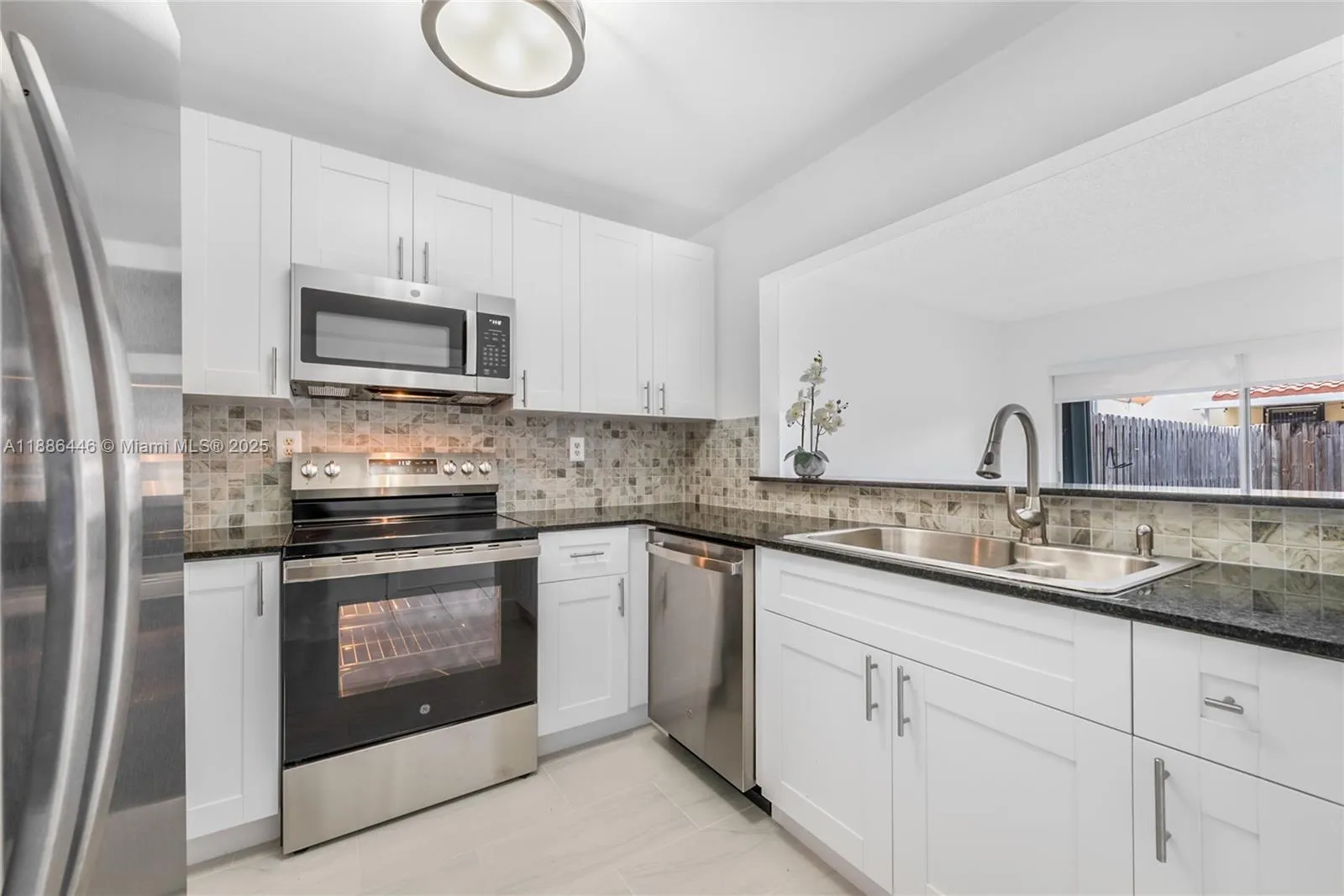 Miami, Florida 33196, United States, 2 Bedrooms Bedrooms, ,3 BathroomsBathrooms,Residential,Active,218702