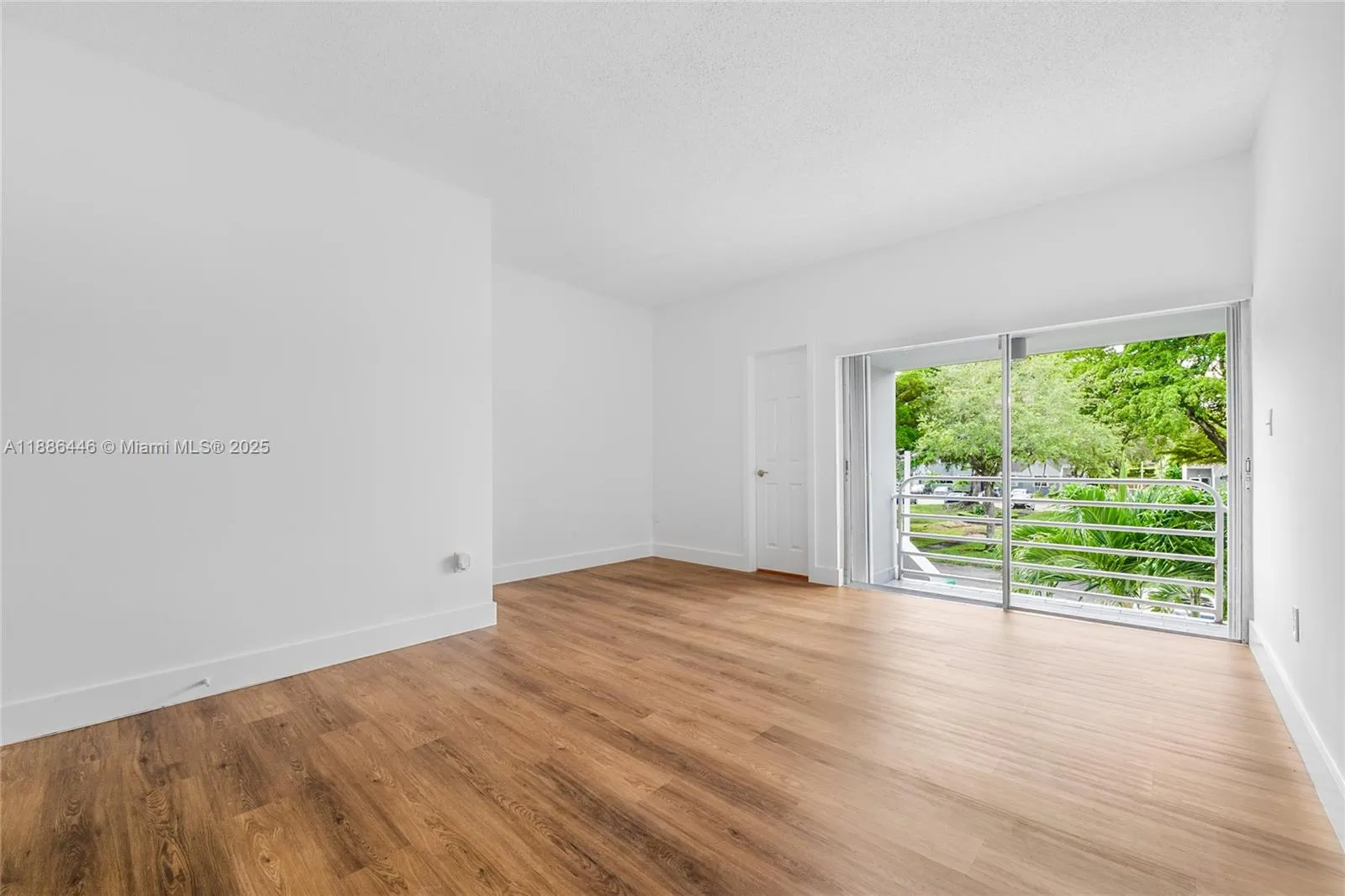 Miami, Florida 33196, United States, 2 Bedrooms Bedrooms, ,3 BathroomsBathrooms,Residential,Active,218702