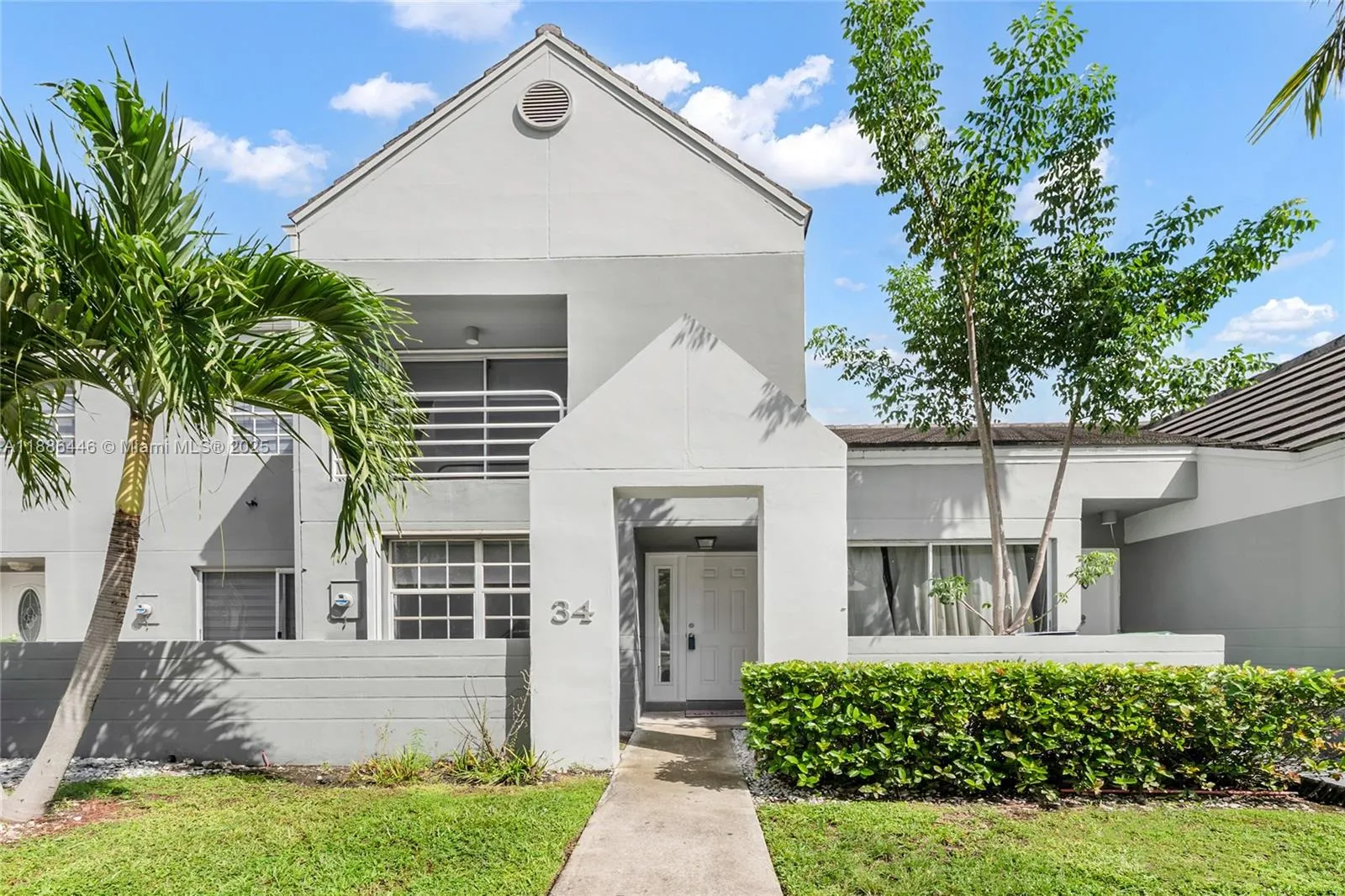 Miami, Florida 33196, United States, 2 Bedrooms Bedrooms, ,3 BathroomsBathrooms,Residential,Active,218702