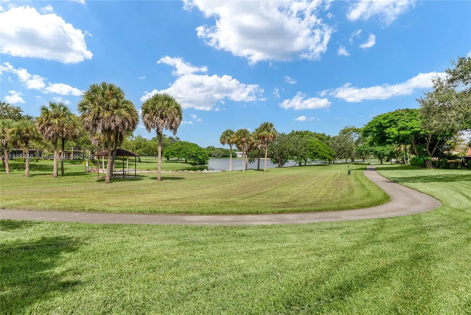 Miami, Florida 33196, United States, 2 Bedrooms Bedrooms, ,3 BathroomsBathrooms,Residential,Active,218702