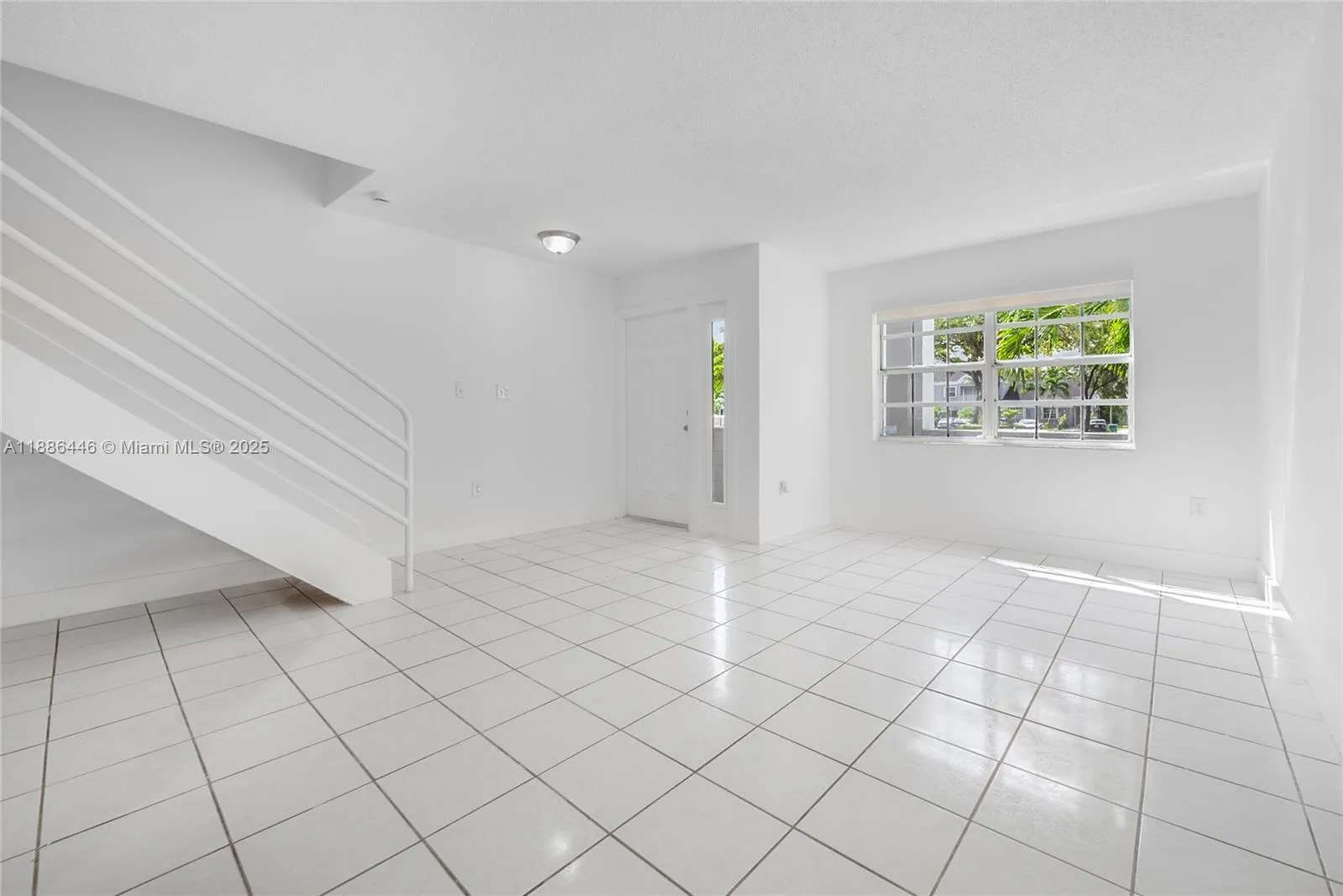 Miami, Florida 33196, United States, 2 Bedrooms Bedrooms, ,3 BathroomsBathrooms,Residential,Active,218702