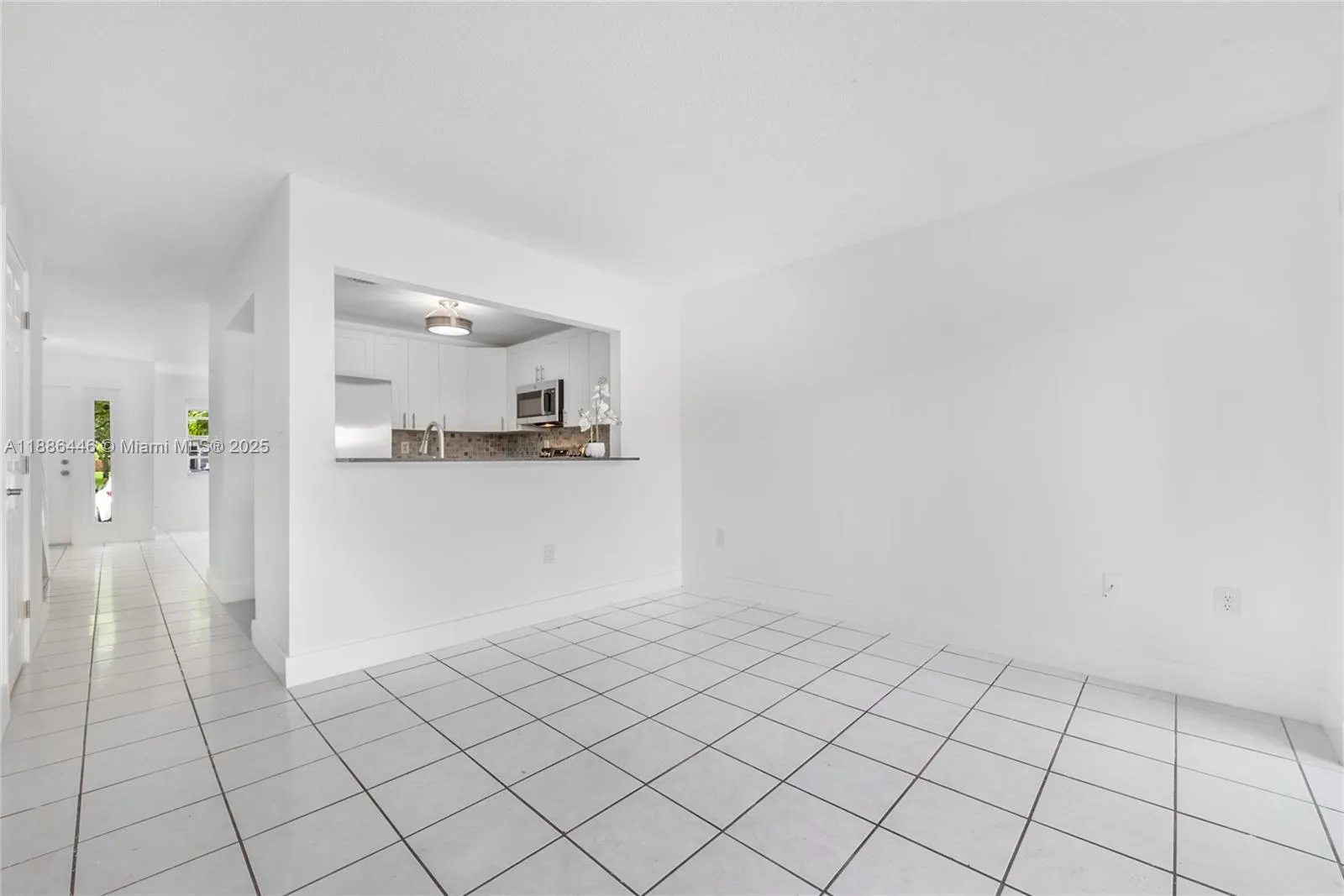 Miami, Florida 33196, United States, 2 Bedrooms Bedrooms, ,3 BathroomsBathrooms,Residential,Active,218702