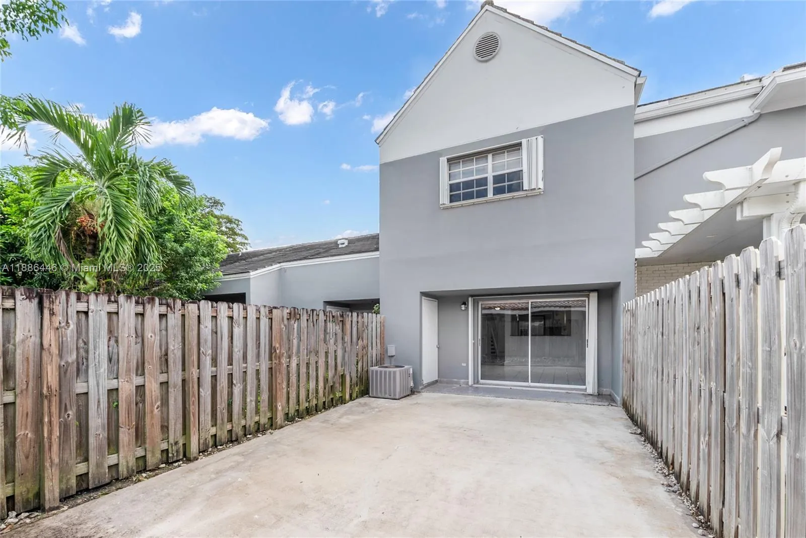 Miami, Florida 33196, United States, 2 Bedrooms Bedrooms, ,3 BathroomsBathrooms,Residential,Active,218702