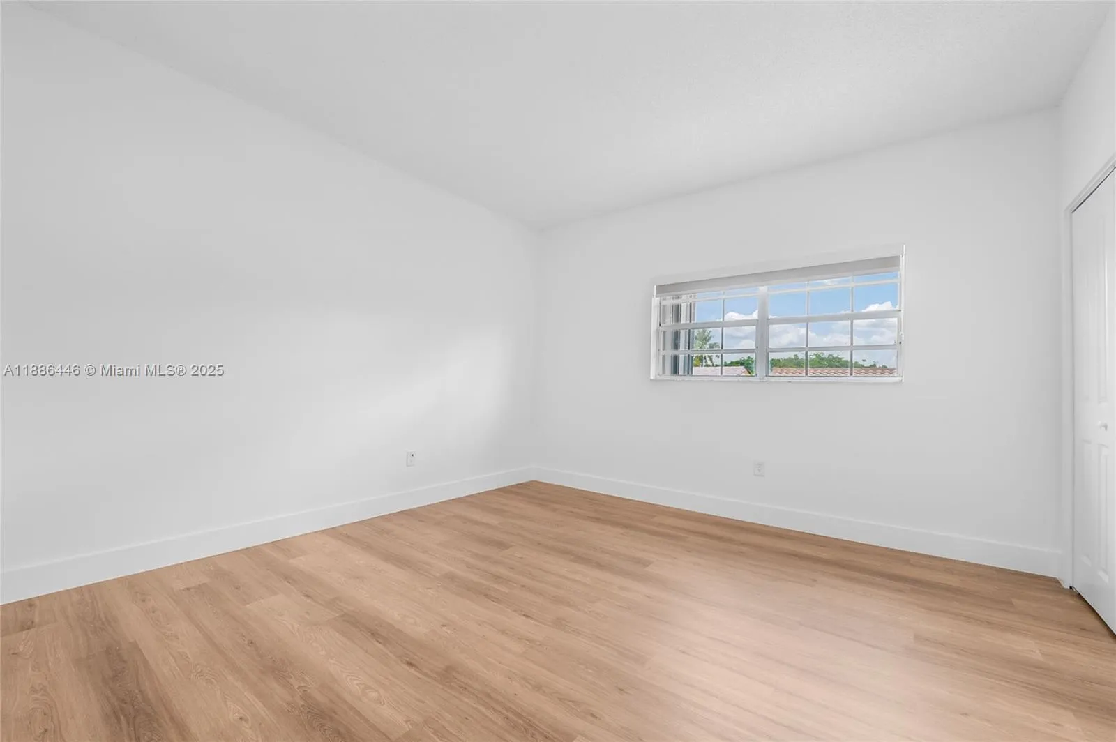 Miami, Florida 33196, United States, 2 Bedrooms Bedrooms, ,3 BathroomsBathrooms,Residential,Active,218702