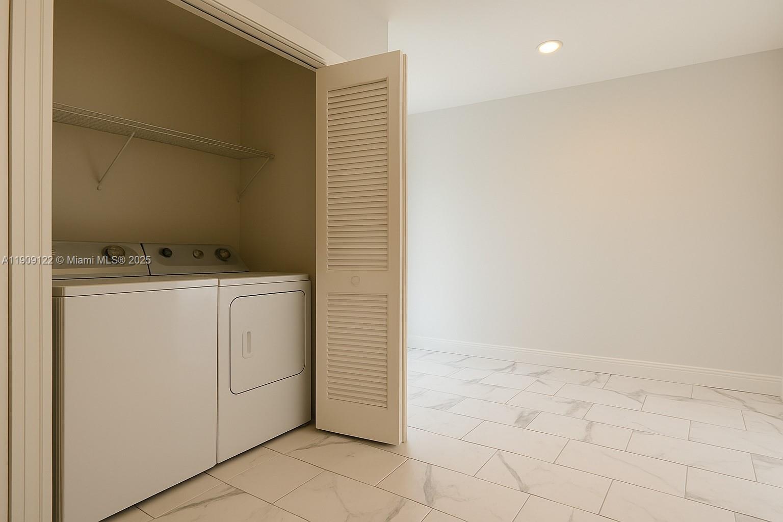 SPANISH RIVER LAND CO A - Residential Lease