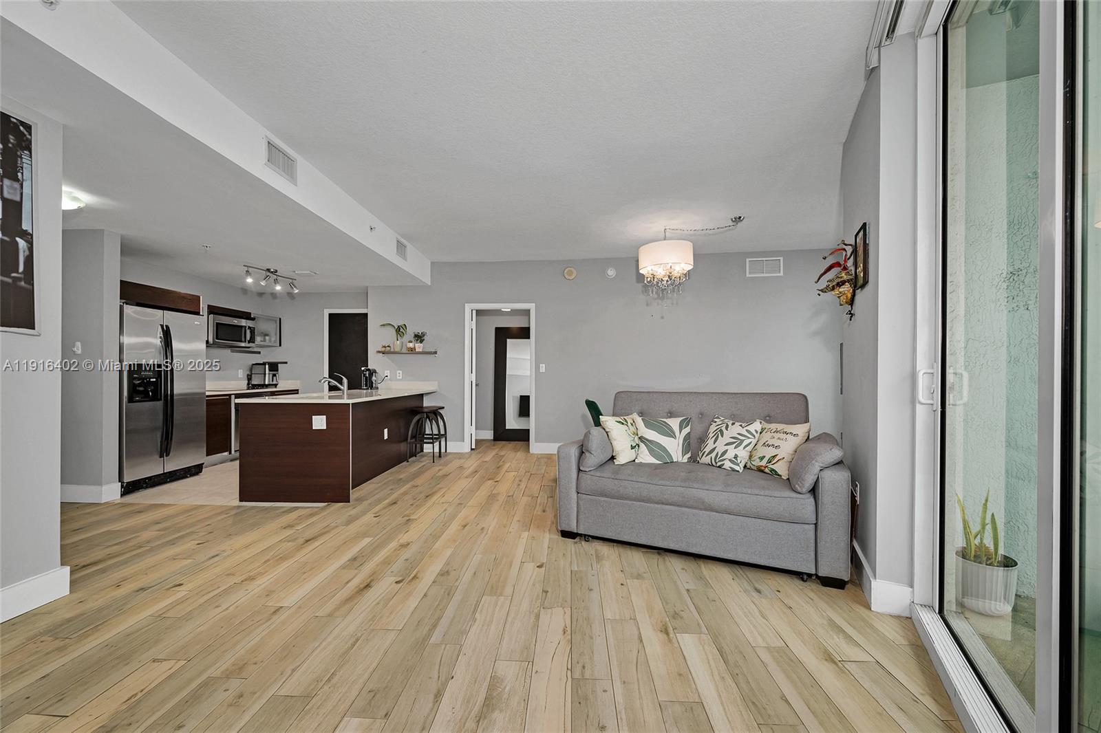 1900 N Bayshore Dr 4019