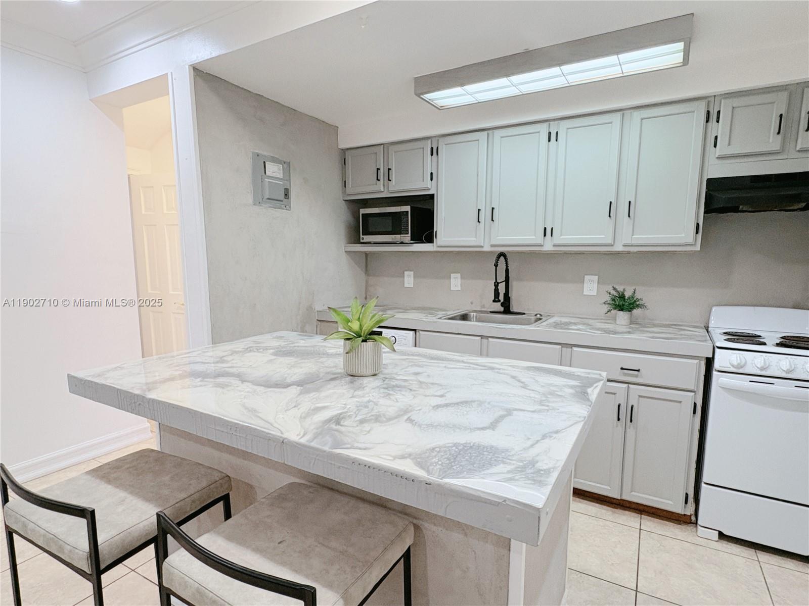 THOMAS ESTATES - Residential Lease