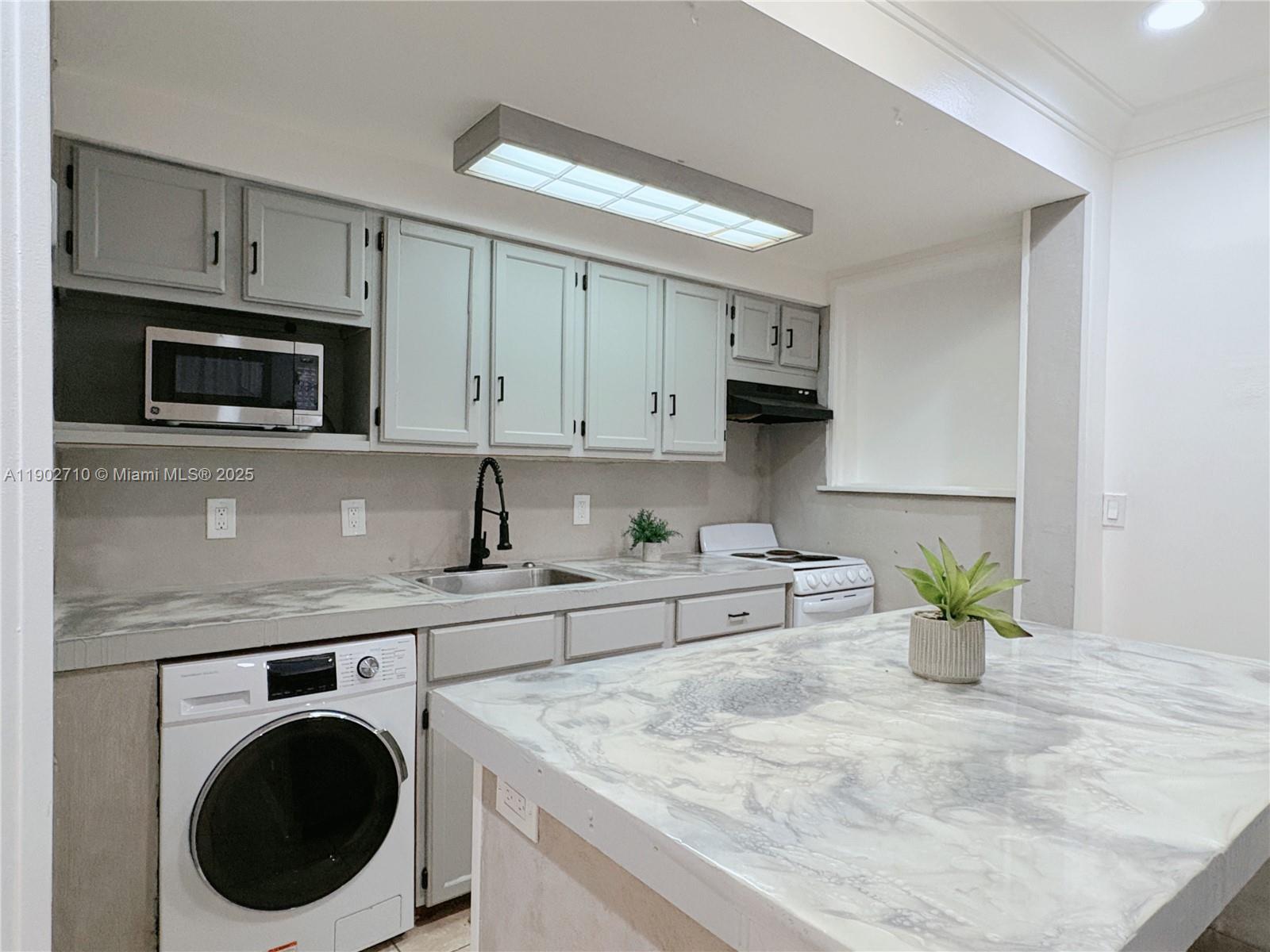 THOMAS ESTATES - Residential Lease