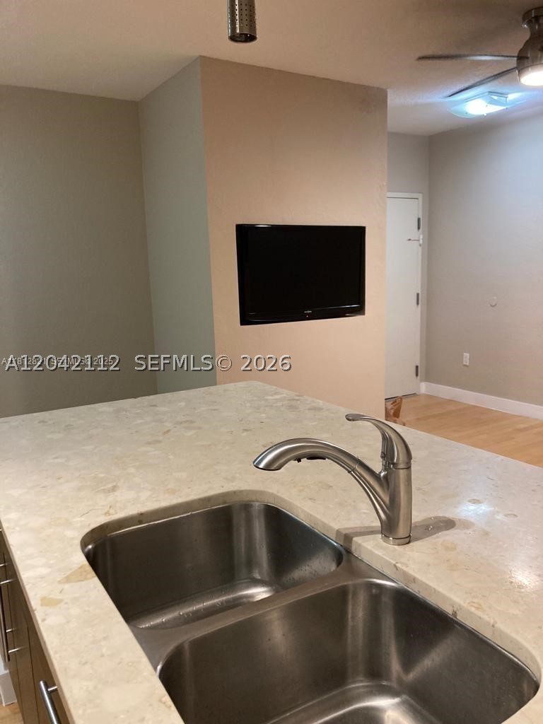 7171 Bay Dr 9