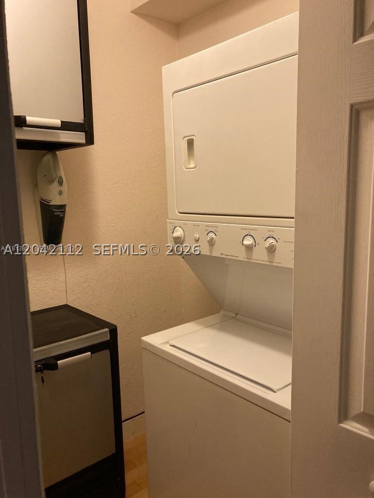 7171 Bay Dr 9