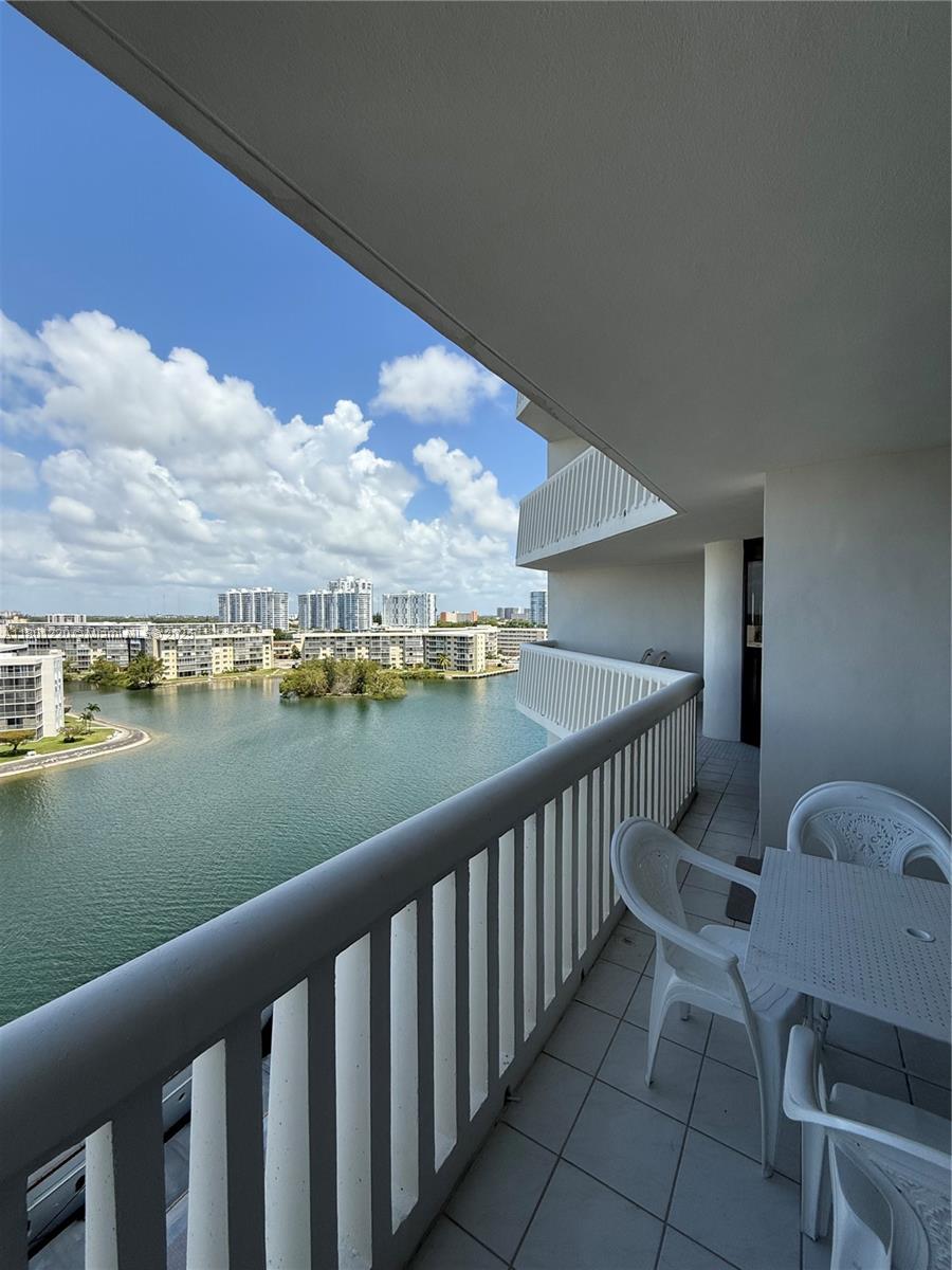 1000 ISL BLVD WILLIAMS IS - Residential