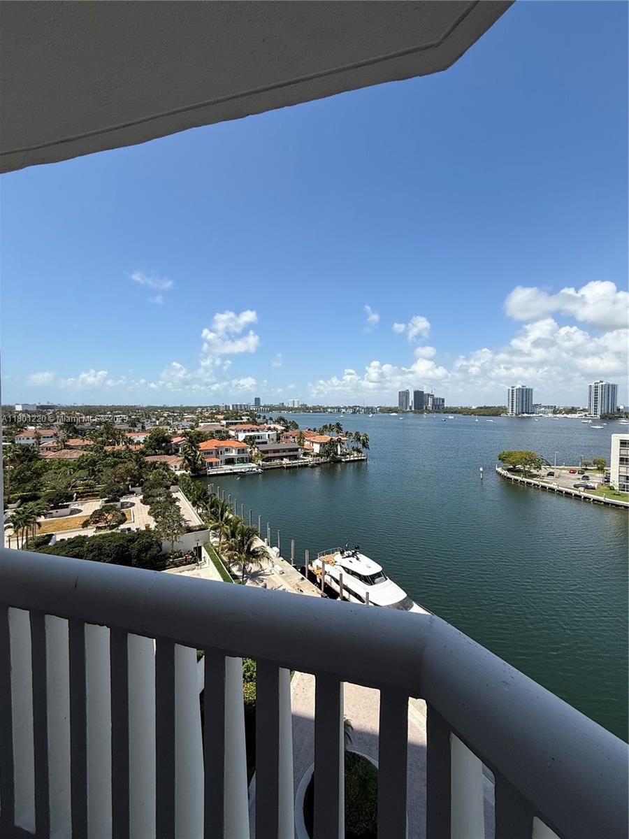 1000 ISL BLVD WILLIAMS IS - Residential