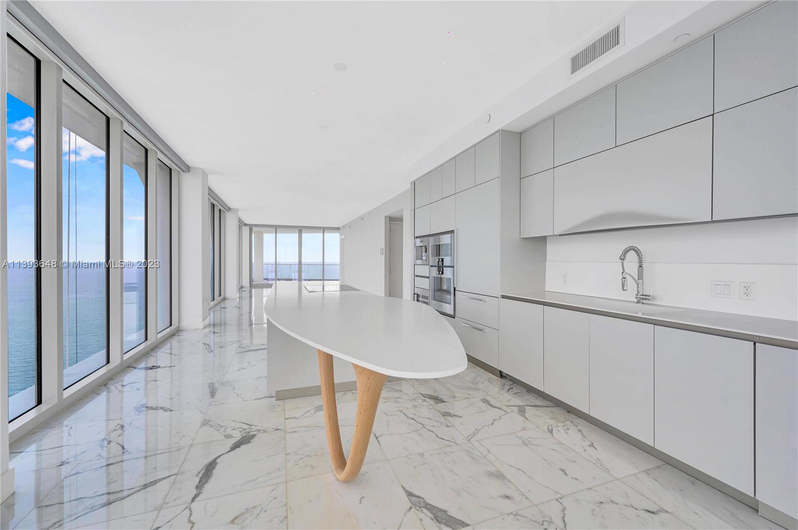 JADE SIGNATURE CONDO - Residential