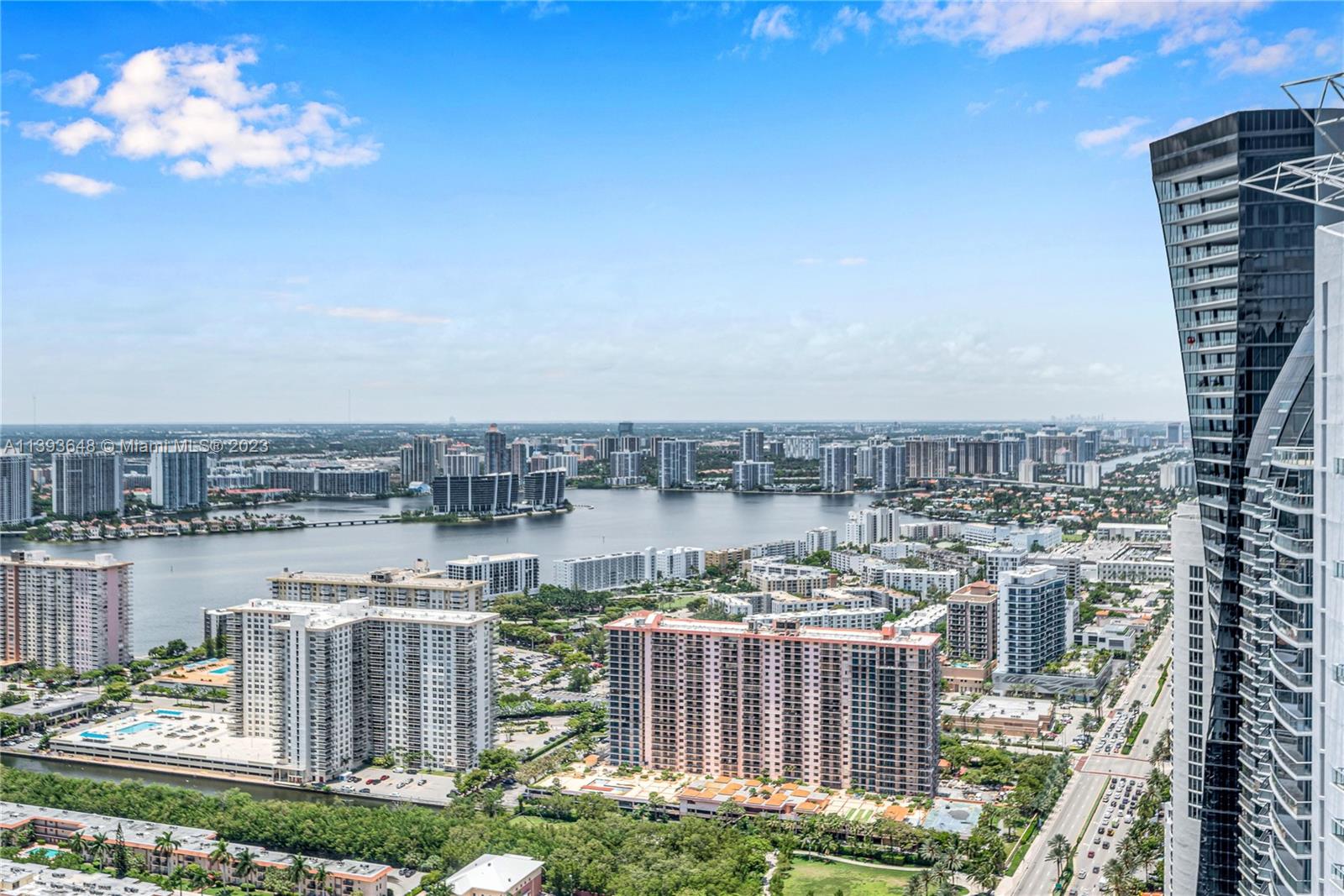 JADE SIGNATURE CONDO - Residential