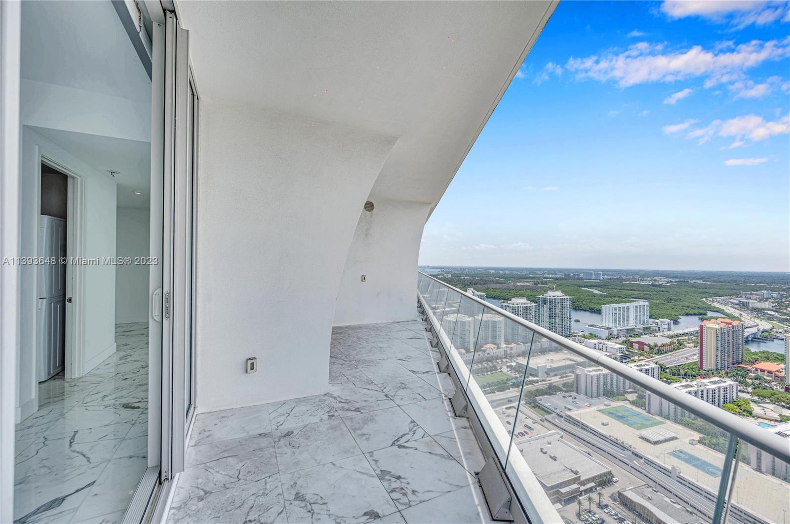 JADE SIGNATURE CONDO - Residential