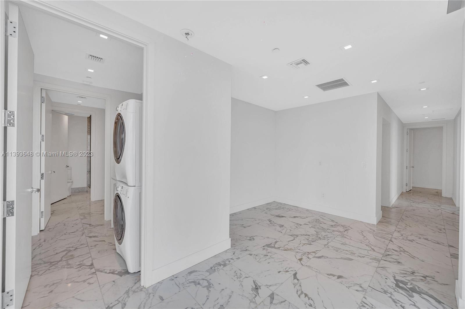 JADE SIGNATURE CONDO - Residential