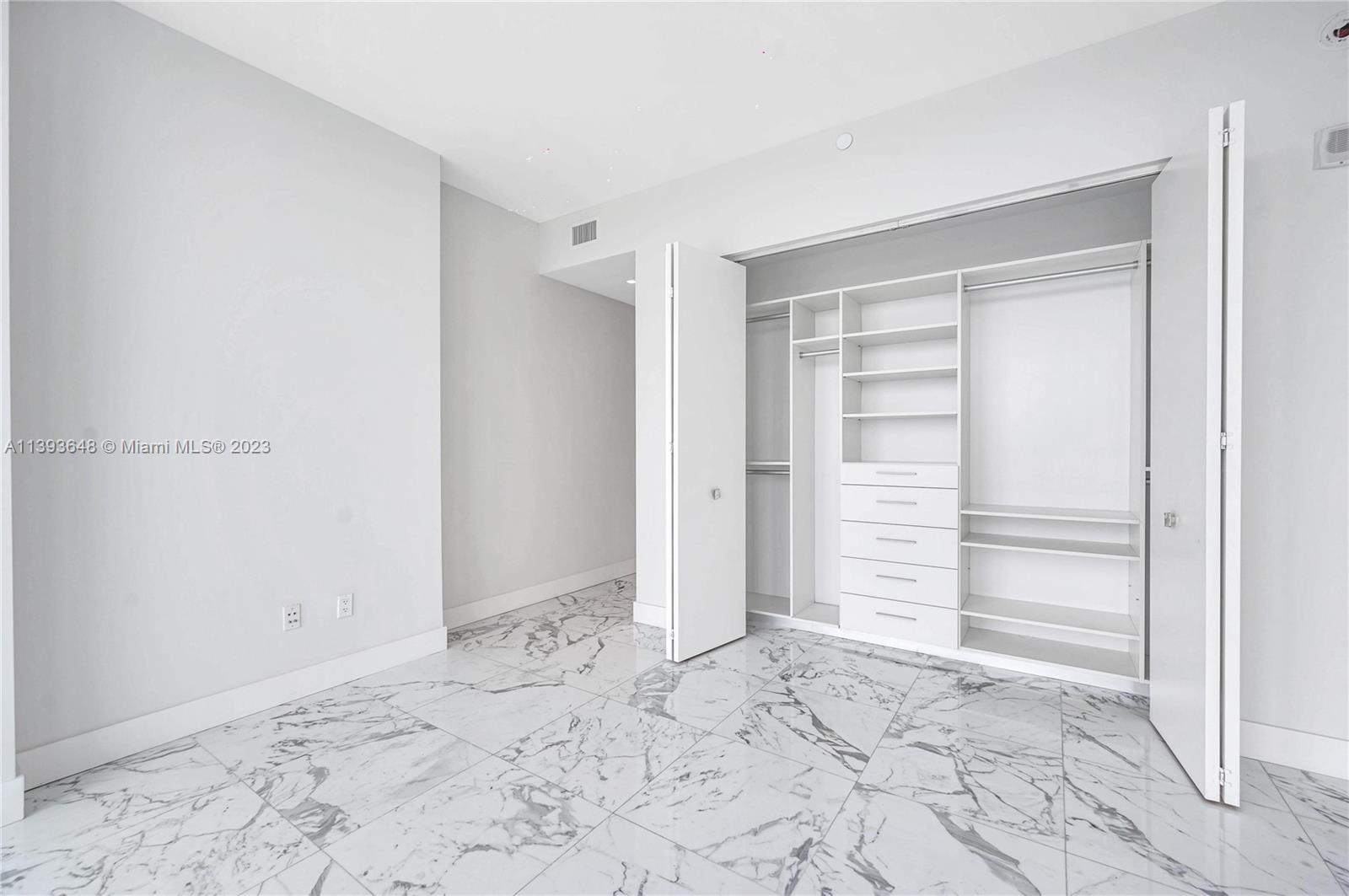 JADE SIGNATURE CONDO - Residential