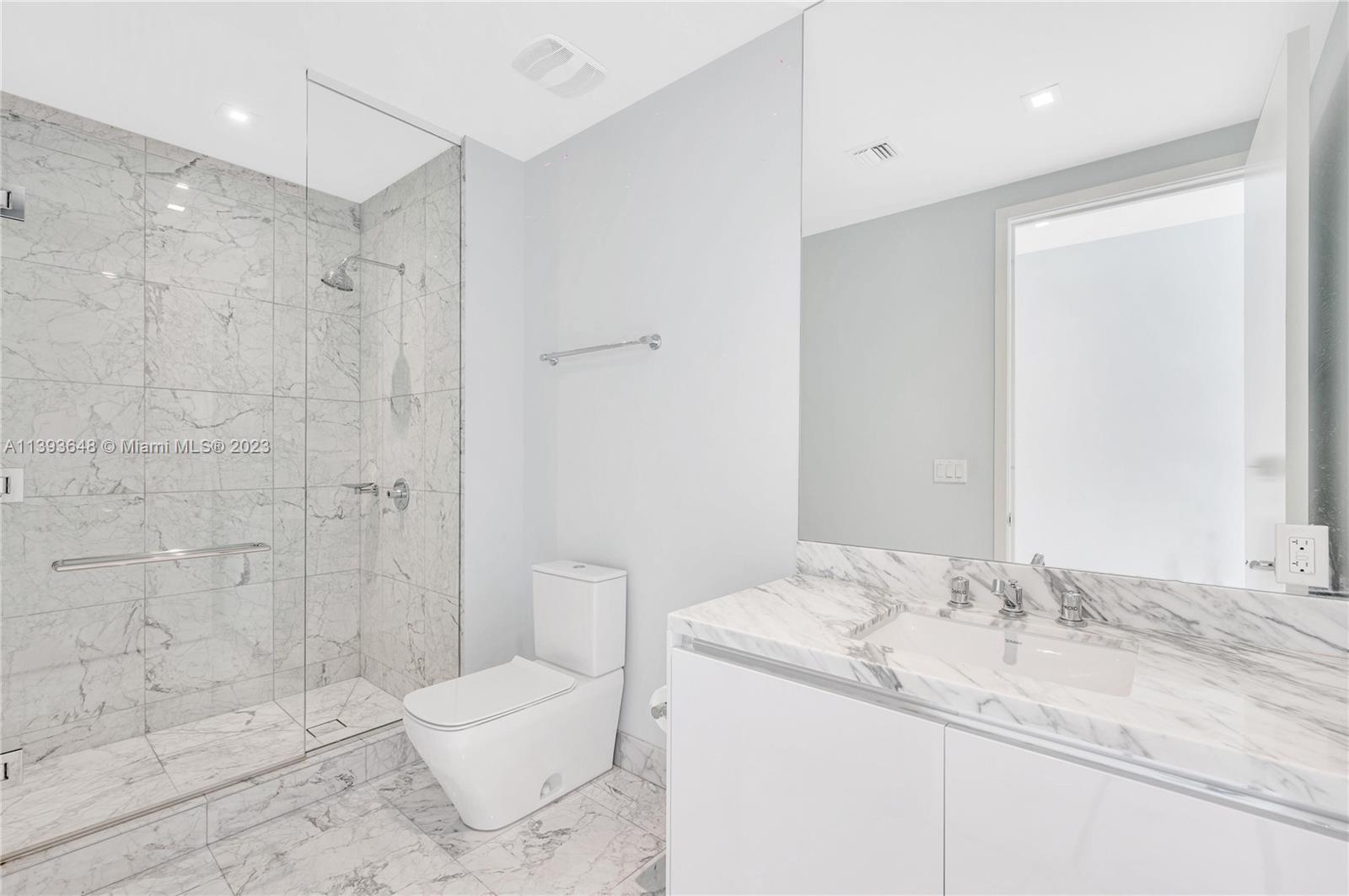 JADE SIGNATURE CONDO - Residential