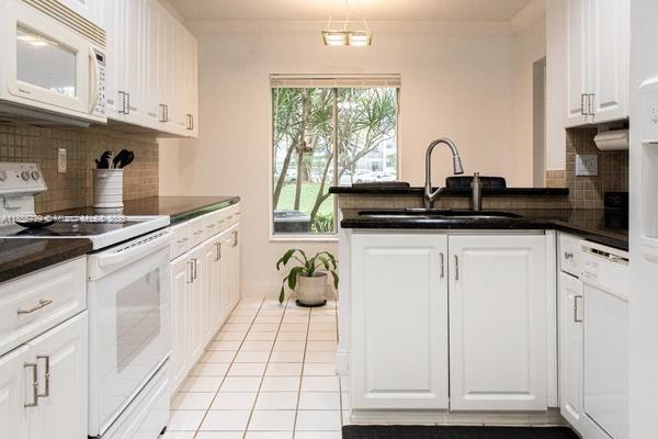 16350 Malibu Dr