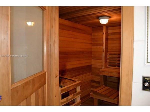 ARLEN BEACH CONDO - Residential Lease